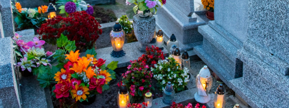 Kom met Allerheiligen langs bij Groencentrum voor een mooi aanbod bloemstukken. Kom met Allerheiligen langs bij Groencentrum voor een mooi aanbod bloemstukken.
