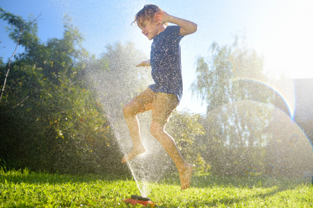 Waterpret zonder zwembad: creatieve DIY-ideeën voor hete dagen